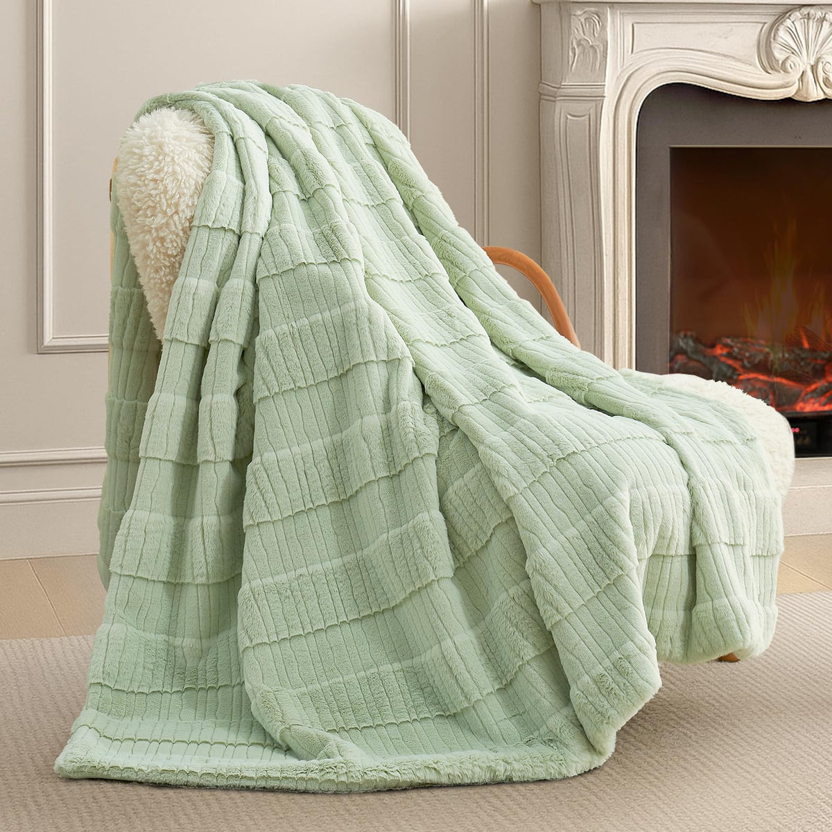Amélie Home Soft Striped Faux Fur Throw Blanket for Couch, Beige, 55"x70"