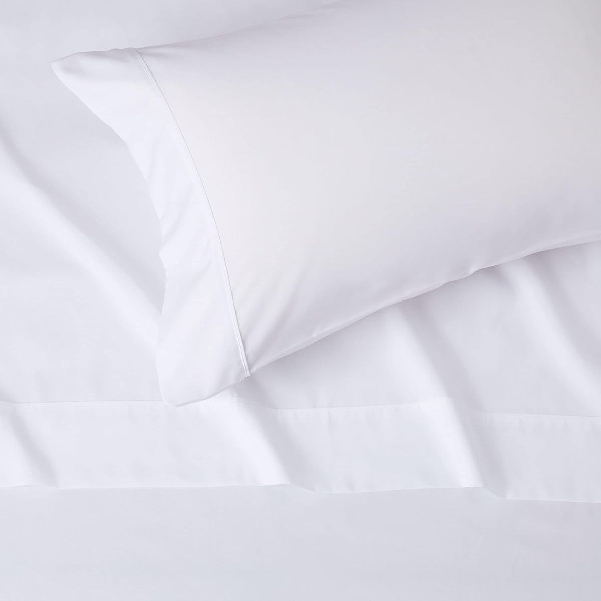 Amazon Basics Lightweight Breathable Wrinkle-Free Brushed Microfiber 3-Piece Bed Sheet Set with 14-Inch Deep Pockets, Twin, Bright White, Solid