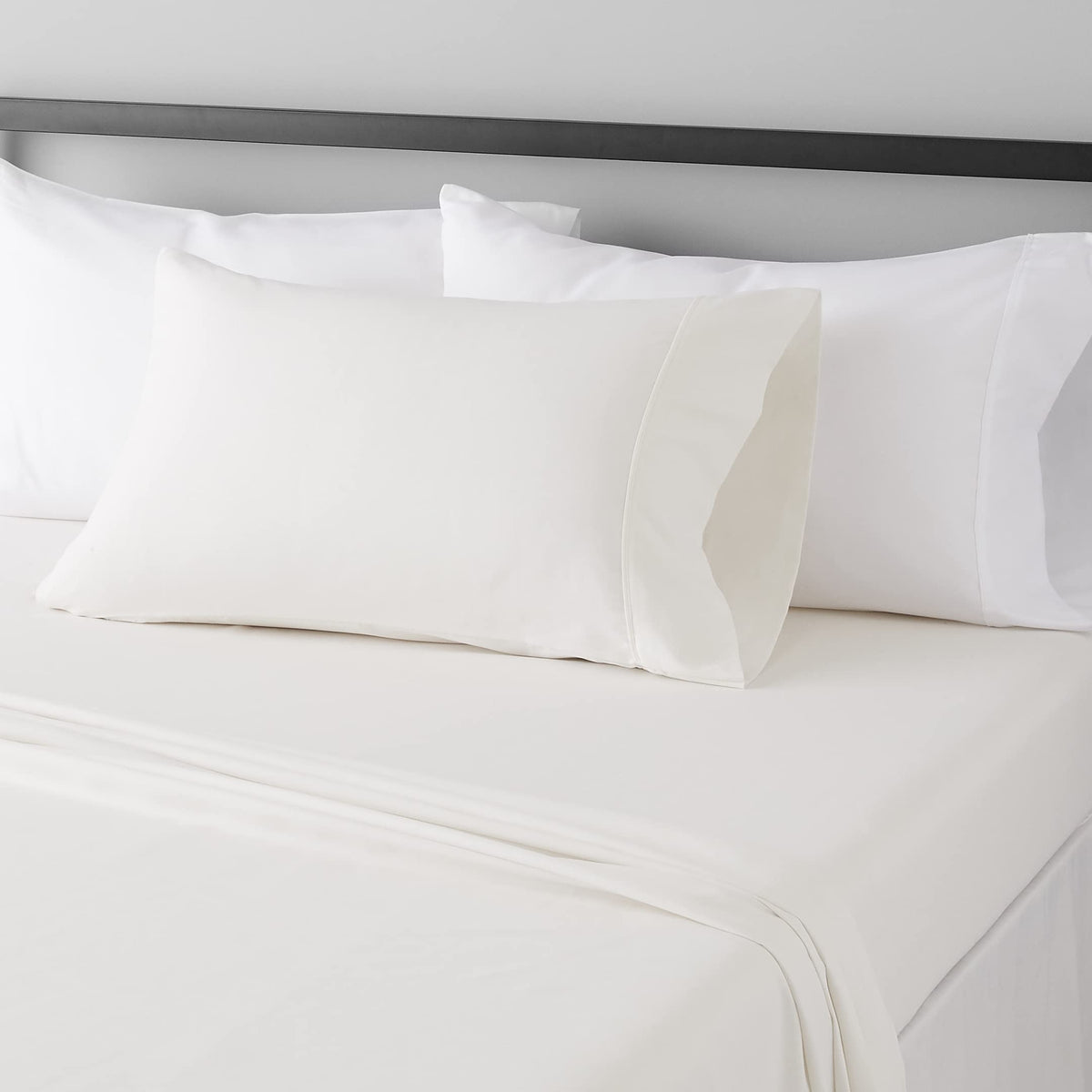 Amazon Basics Lightweight Breathable Wrinkle-Free Brushed Microfiber 3-Piece Bed Sheet Set with 14-Inch Deep Pockets, Twin, Bright White, Solid