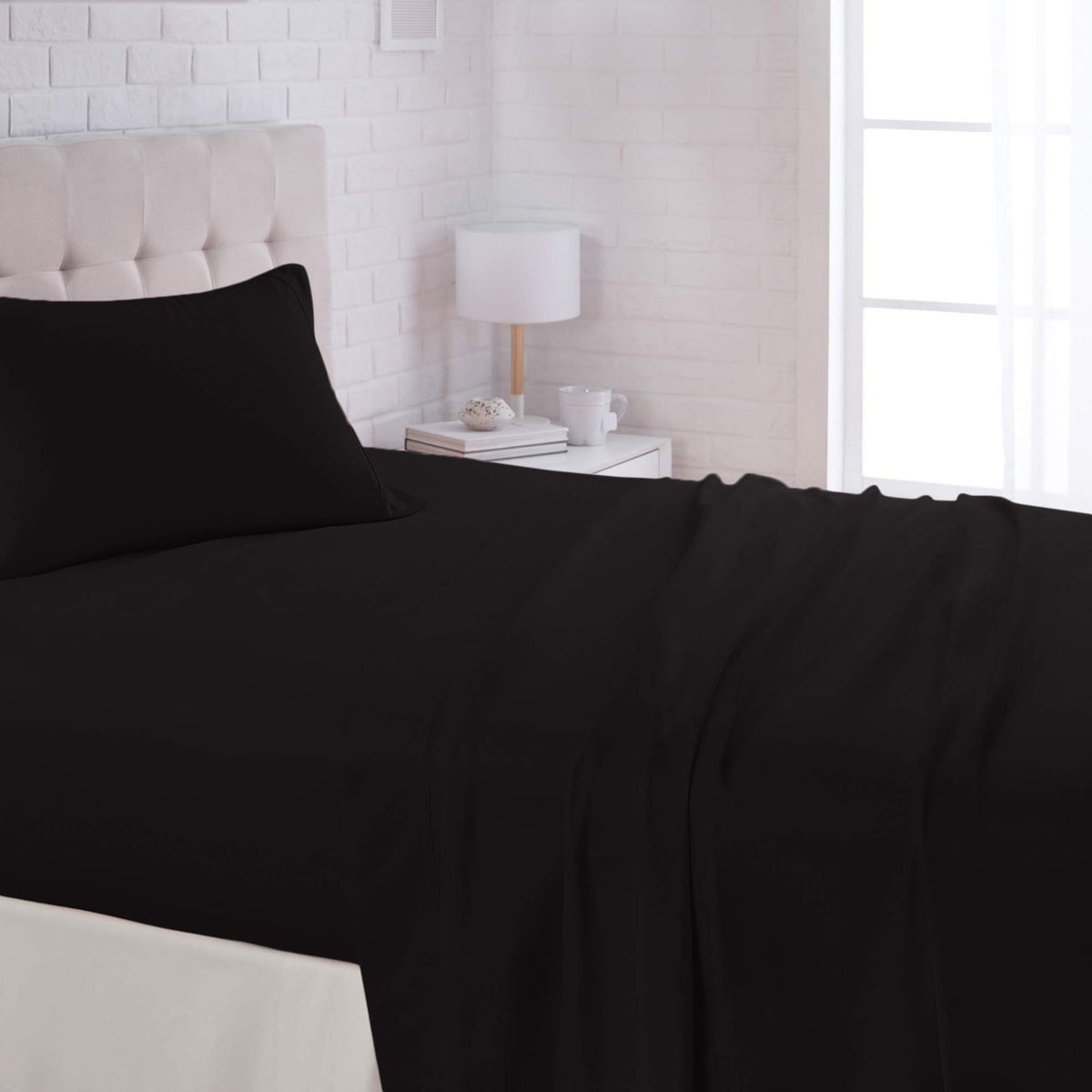 Amazon Basics Lightweight Breathable Wrinkle-Free Brushed Microfiber 3-Piece Bed Sheet Set with 14-Inch Deep Pockets, Twin, Bright White, Solid