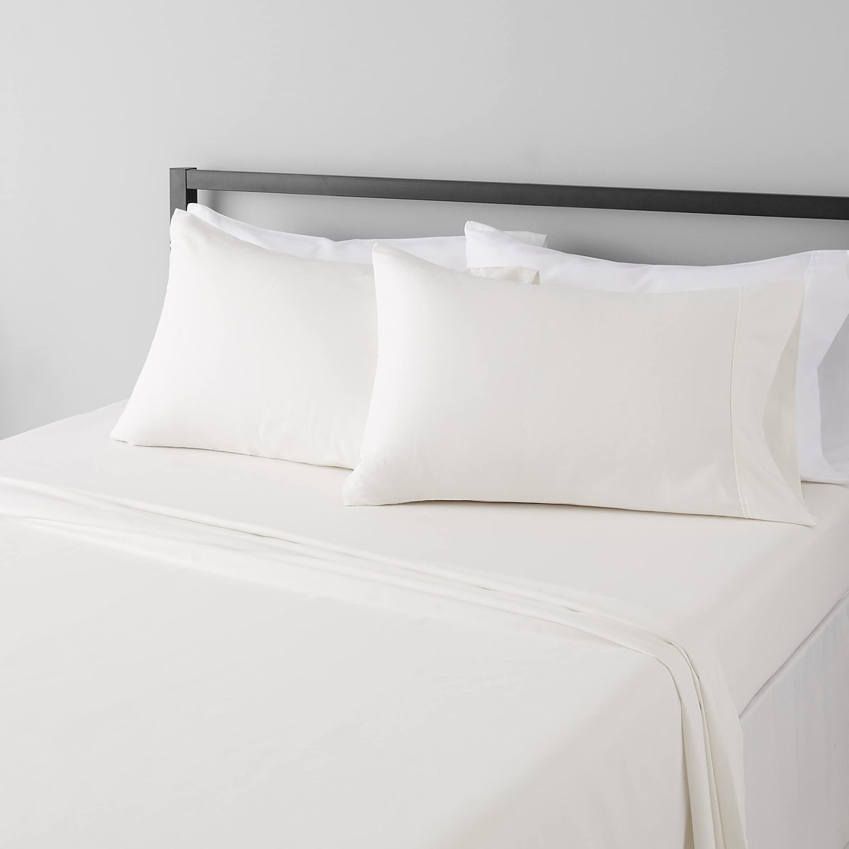 Amazon Basics Lightweight Breathable Wrinkle-Free Brushed Microfiber 3-Piece Bed Sheet Set with 14-Inch Deep Pockets, Twin, Bright White, Solid