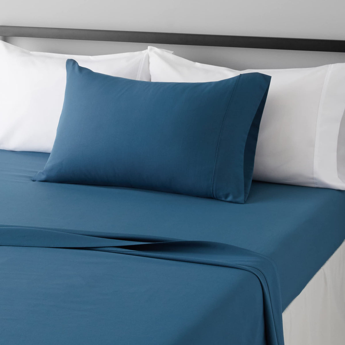 Amazon Basics Lightweight Breathable Wrinkle-Free Brushed Microfiber 3-Piece Bed Sheet Set with 14-Inch Deep Pockets, Twin, Bright White, Solid