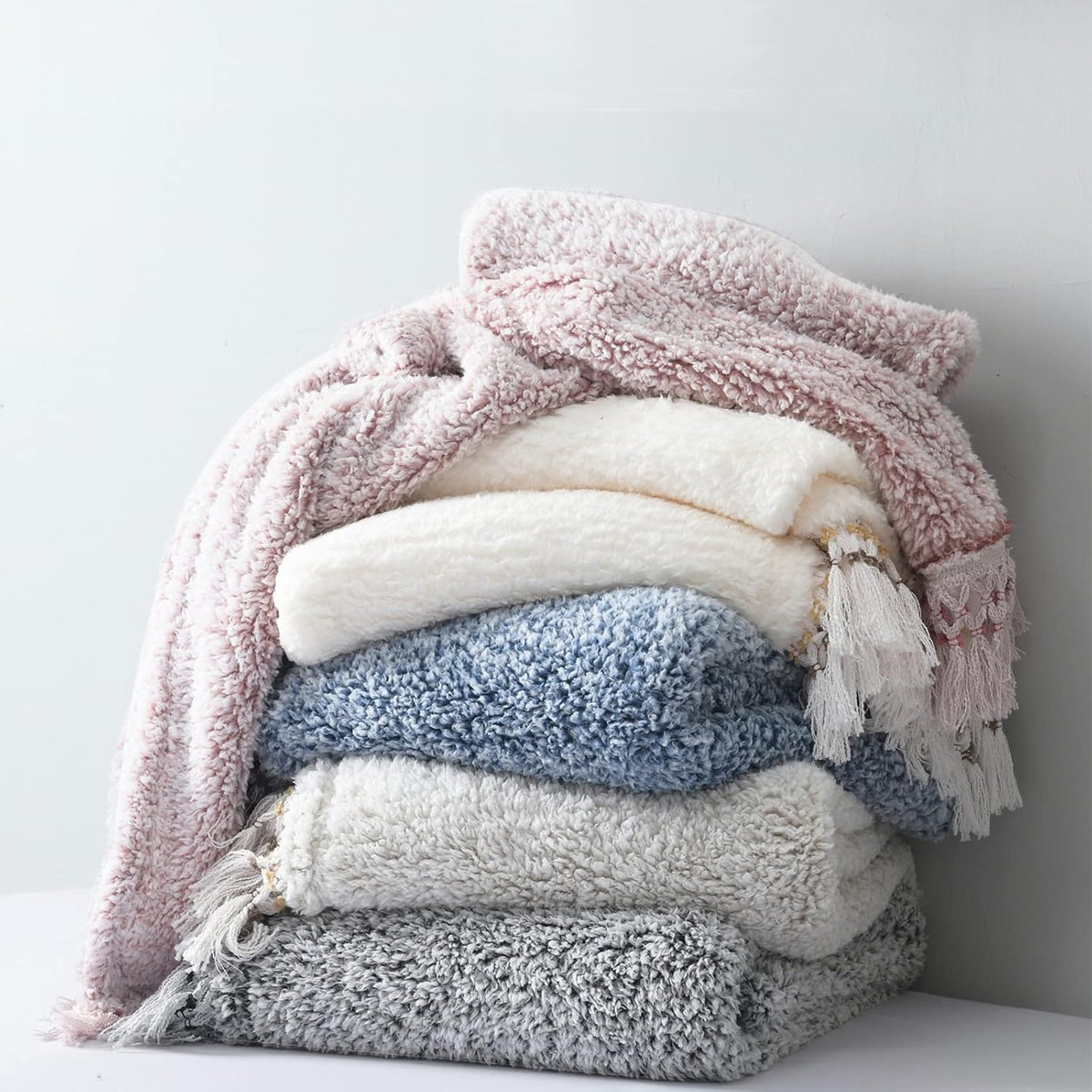 Ultra Soft Fleece Sherpa Blanket King Size,Lightweight Cozy Boho Bed Blanket with Decorative Tassel, Pattern Reversible, 2 Tones Ombre Light Brown,104”x90”