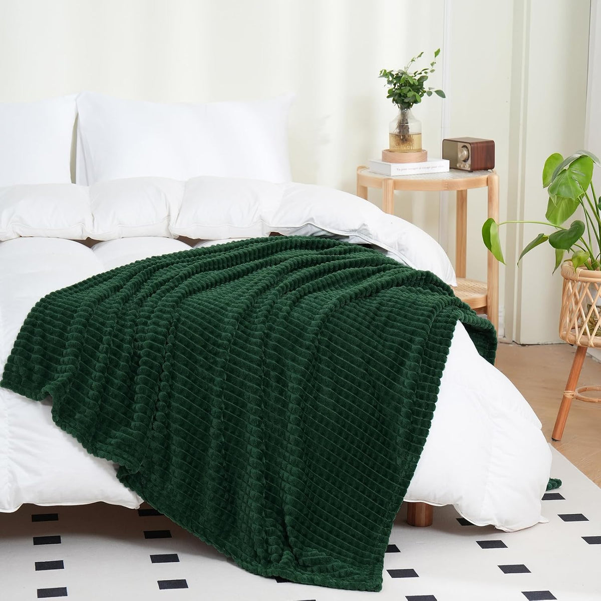 Puncuntex Fleece Throw Blanket Dark Green 50"×60" with Square Grid Design