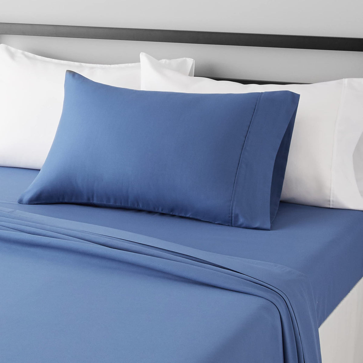 Amazon Basics Lightweight Breathable Wrinkle-Free Brushed Microfiber 3-Piece Bed Sheet Set with 14-Inch Deep Pockets, Twin, Bright White, Solid