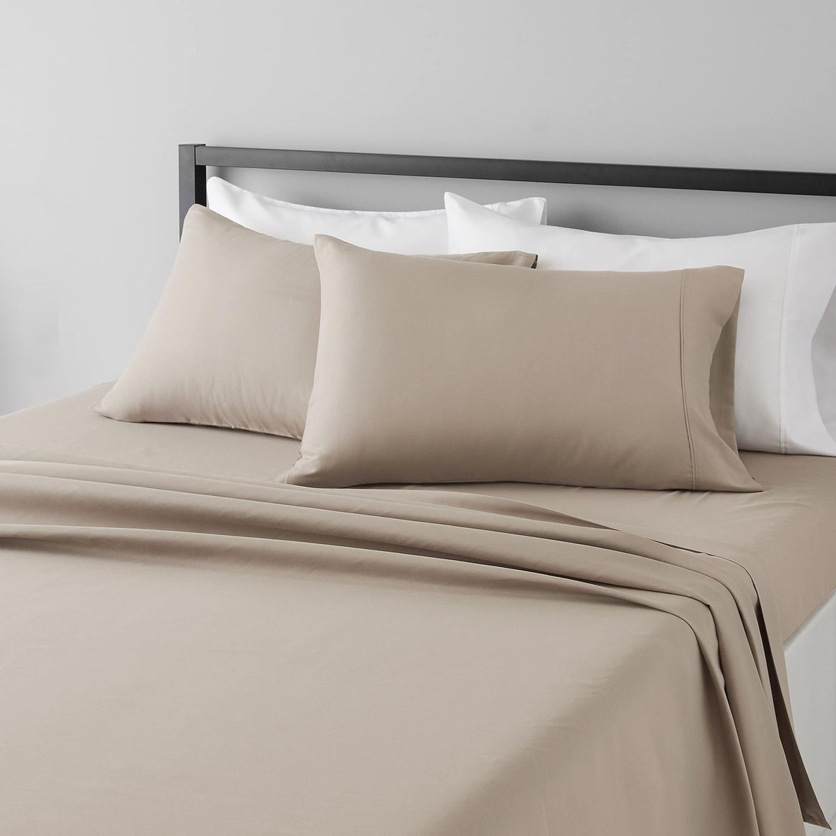 Amazon Basics Lightweight Breathable Wrinkle-Free Brushed Microfiber 3-Piece Bed Sheet Set with 14-Inch Deep Pockets, Twin, Bright White, Solid