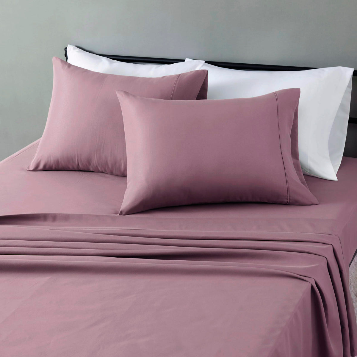 Amazon Basics Lightweight Breathable Wrinkle-Free Brushed Microfiber 3-Piece Bed Sheet Set with 14-Inch Deep Pockets, Twin, Bright White, Solid