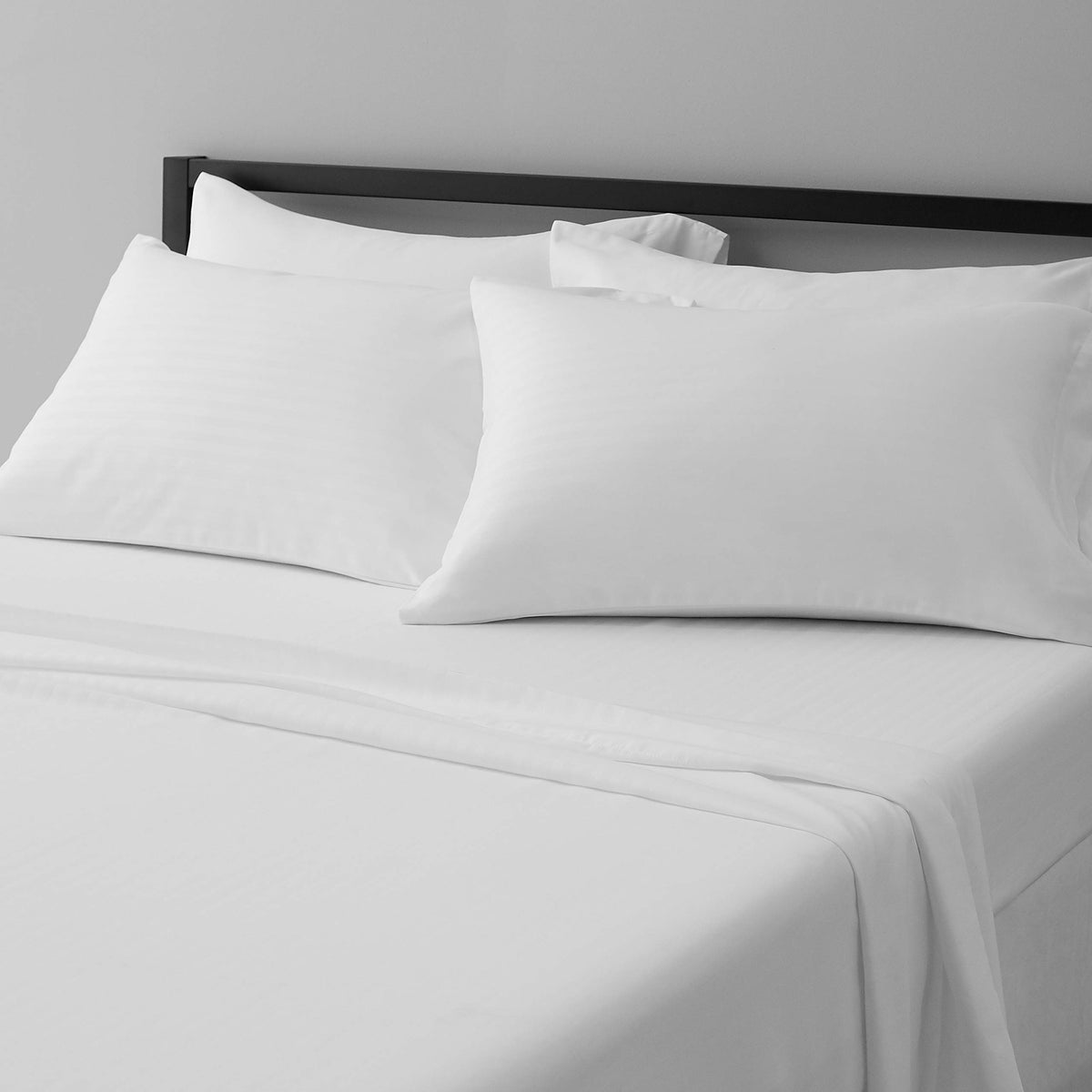 Amazon Basics Lightweight Breathable Wrinkle-Free Brushed Microfiber 3-Piece Bed Sheet Set with 14-Inch Deep Pockets, Twin, Bright White, Solid