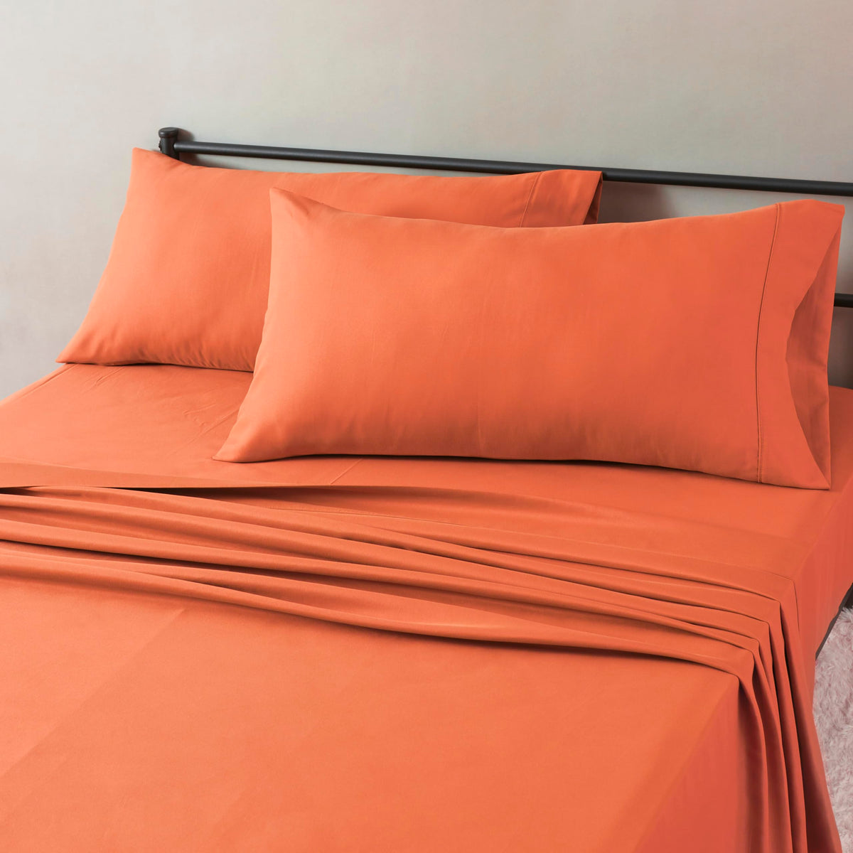 Amazon Basics Lightweight Breathable Wrinkle-Free Brushed Microfiber 3-Piece Bed Sheet Set with 14-Inch Deep Pockets, Twin, Bright White, Solid