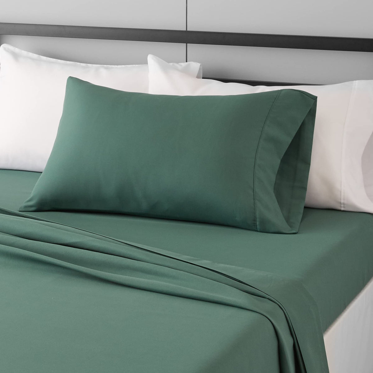 Amazon Basics Lightweight Breathable Wrinkle-Free Brushed Microfiber 3-Piece Bed Sheet Set with 14-Inch Deep Pockets, Twin, Bright White, Solid