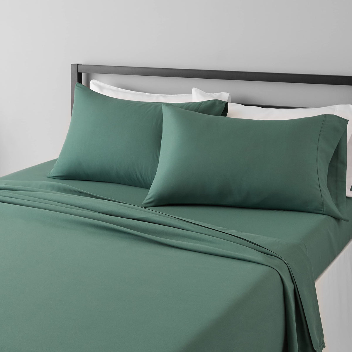 Amazon Basics Lightweight Breathable Wrinkle-Free Brushed Microfiber 3-Piece Bed Sheet Set with 14-Inch Deep Pockets, Twin, Bright White, Solid