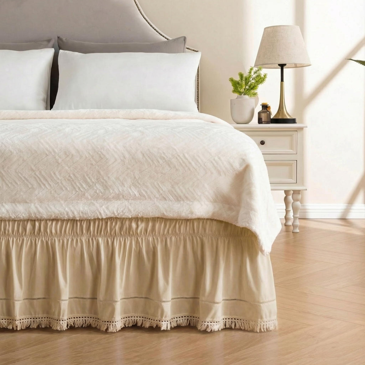 MIYE Wrap Around Ruffled Lace Bed Skirt, Elastic Dust Ruffle with Adjustable Belts, Easy to Put On, Bed Frame Cover, Machine Washable (Floral Lace/White, King/Queen-15 Drop)