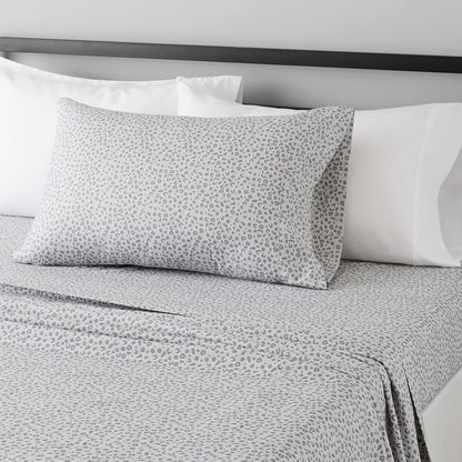 Amazon Basics Lightweight Breathable Wrinkle-Free Brushed Microfiber 3-Piece Bed Sheet Set with 14-Inch Deep Pockets, Twin, Bright White, Solid