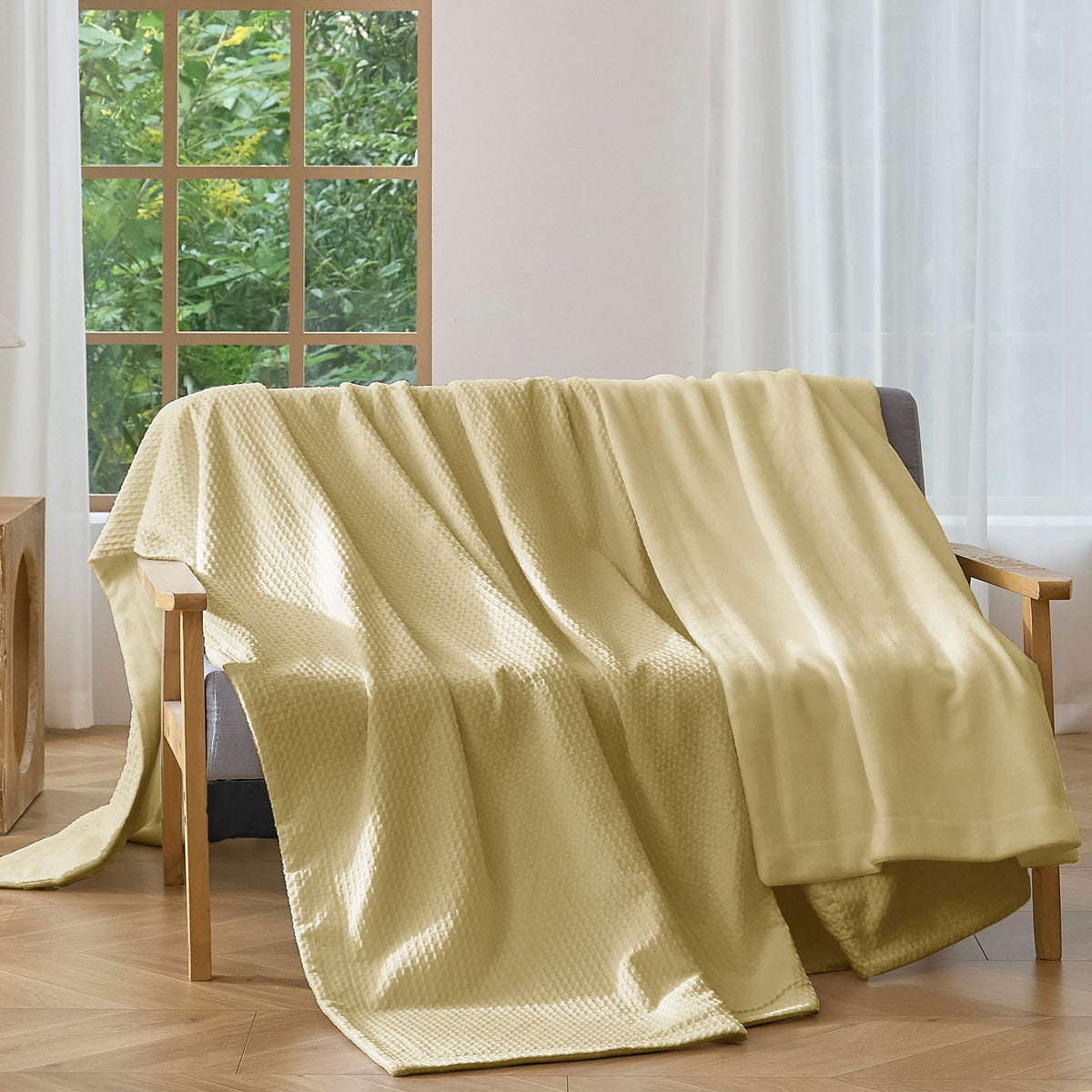 CHUFFED Cotton Waffle Blanket Queen Size-Plush Milk Velvet & Reversible Waffle Weave,Anti-Static 500Gsm Design，Thick Cozy Soft Winter Blanket for Bed, Couch, Sofa - White, 90x90 Inches