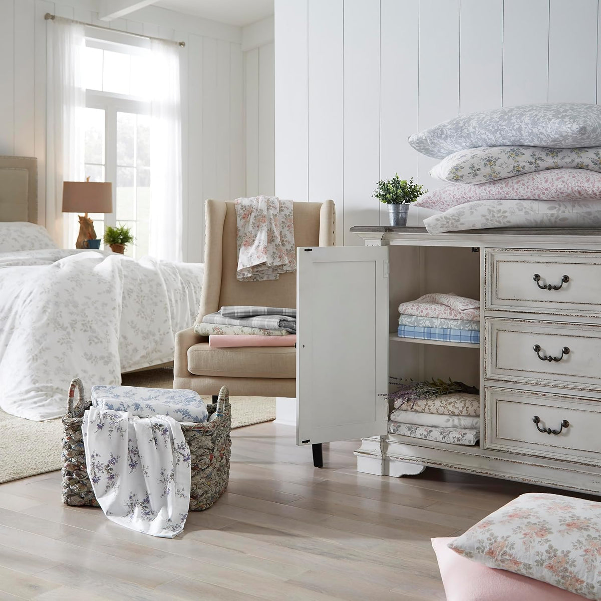 Laura Ashley - Queen Sheet Set with Fitted Sheet & Pillowcases