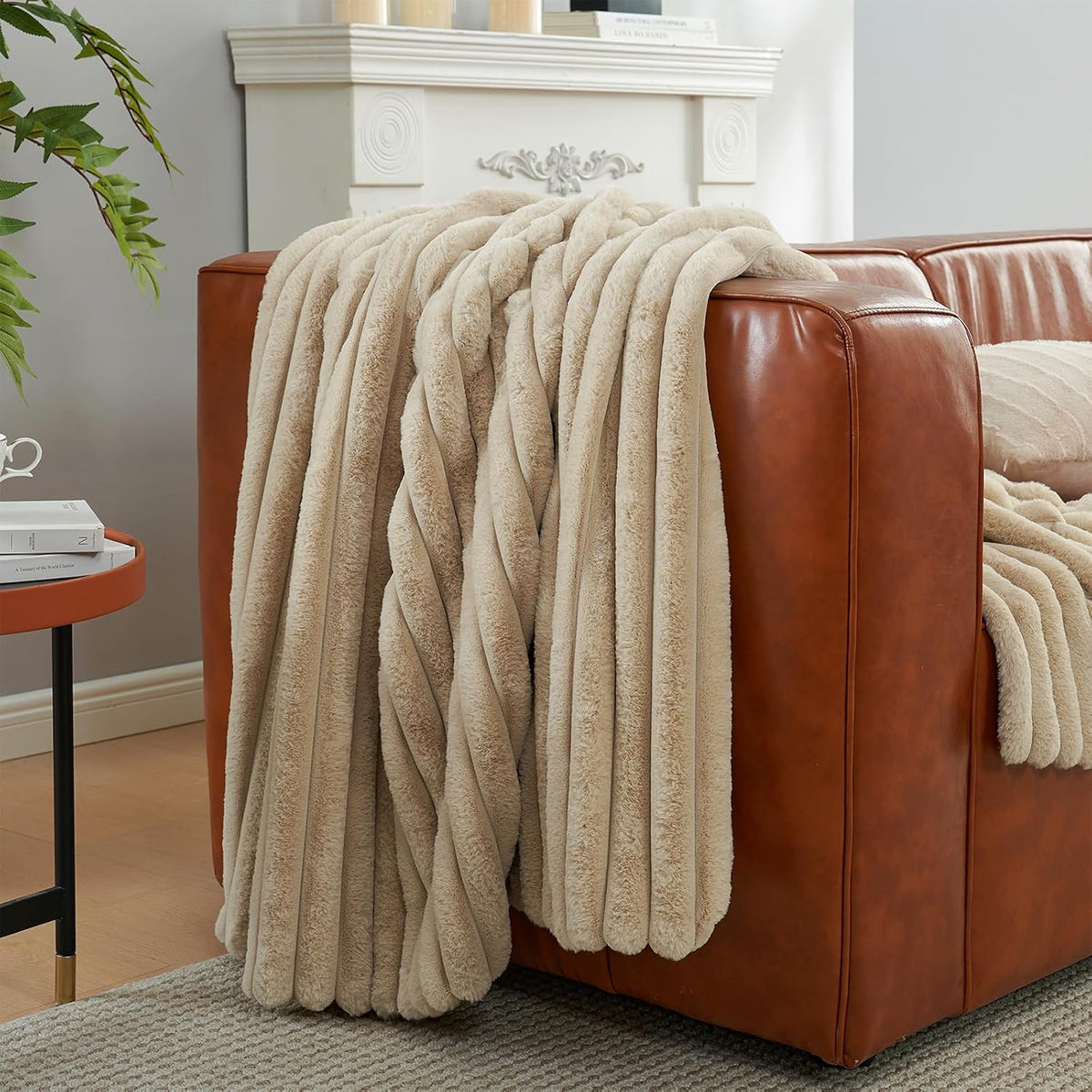 Amélie Home Soft Striped Faux Fur Throw Blanket for Couch, Beige, 55"x70"