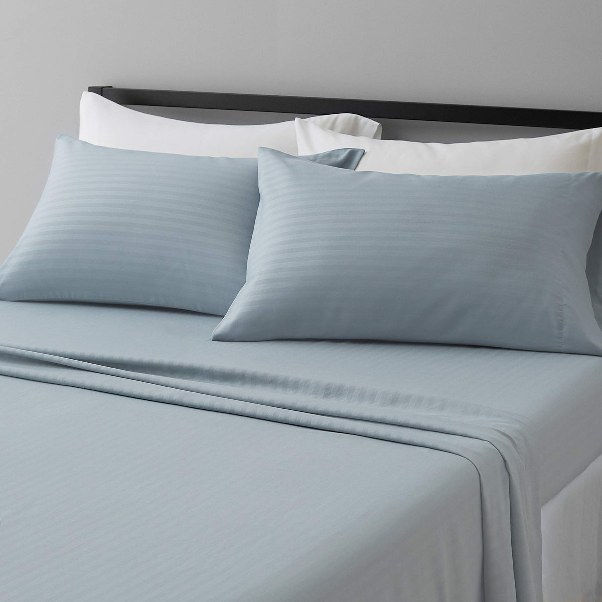 Amazon Basics Lightweight Breathable Wrinkle-Free Brushed Microfiber 3-Piece Bed Sheet Set with 14-Inch Deep Pockets, Twin, Bright White, Solid