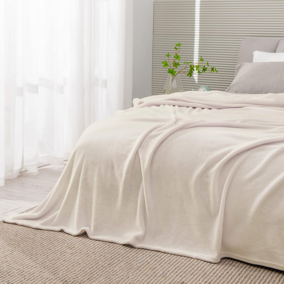 BEDELITE Fleece Blanket Soft Plush Throw for Couch Black 50"x60"