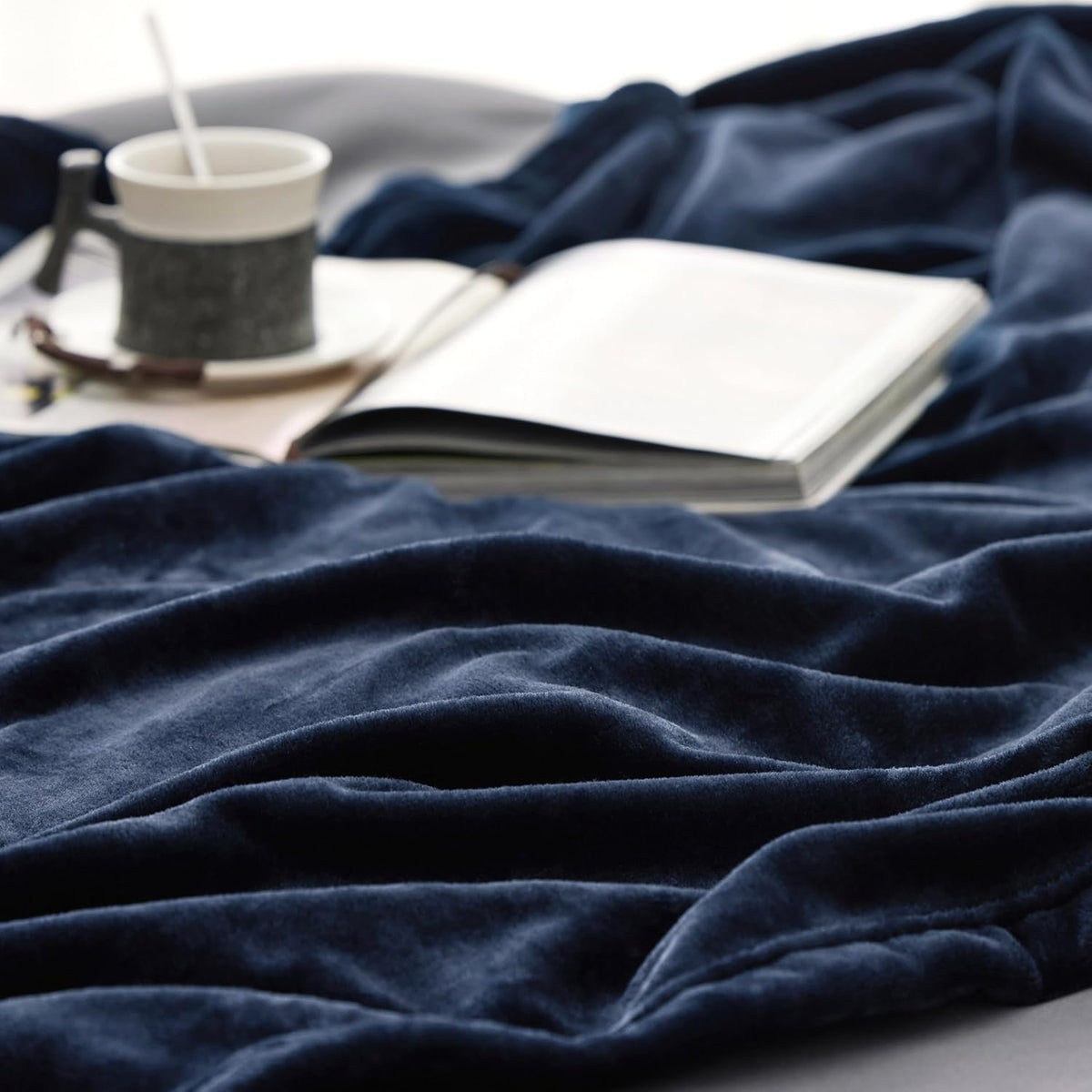 Bedsure Soft Cozy Warm Fleece Bed Blanket Queen Size Navy 90"x90"