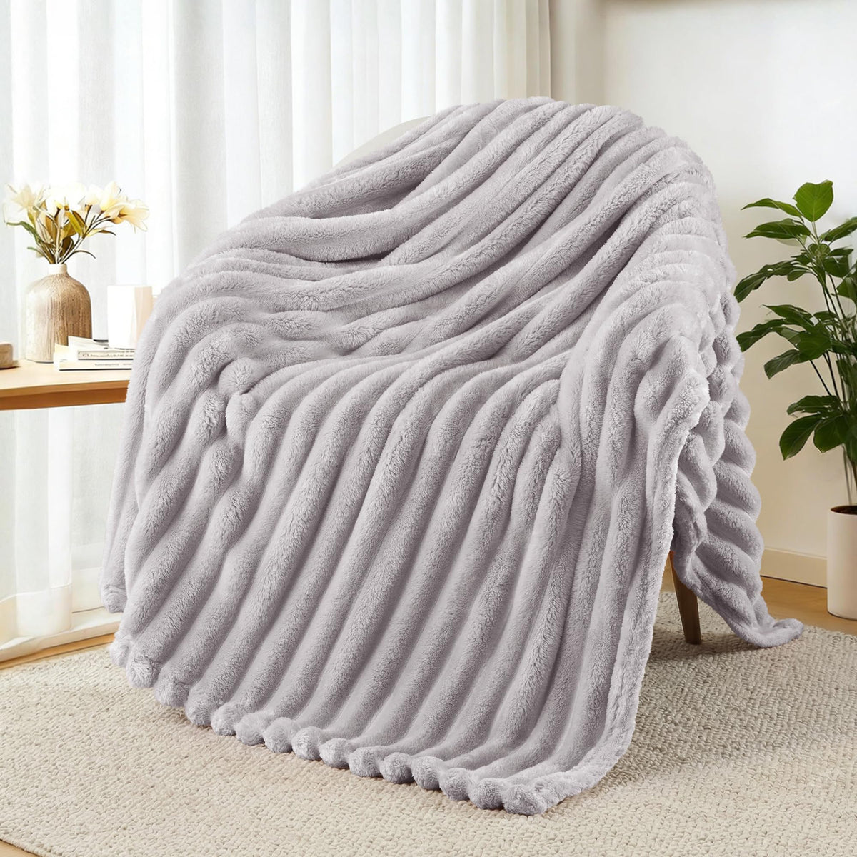 Exclusivo Mezcla Striped Fleece Throw Blanket for Couch, Sofa, Navy Blue