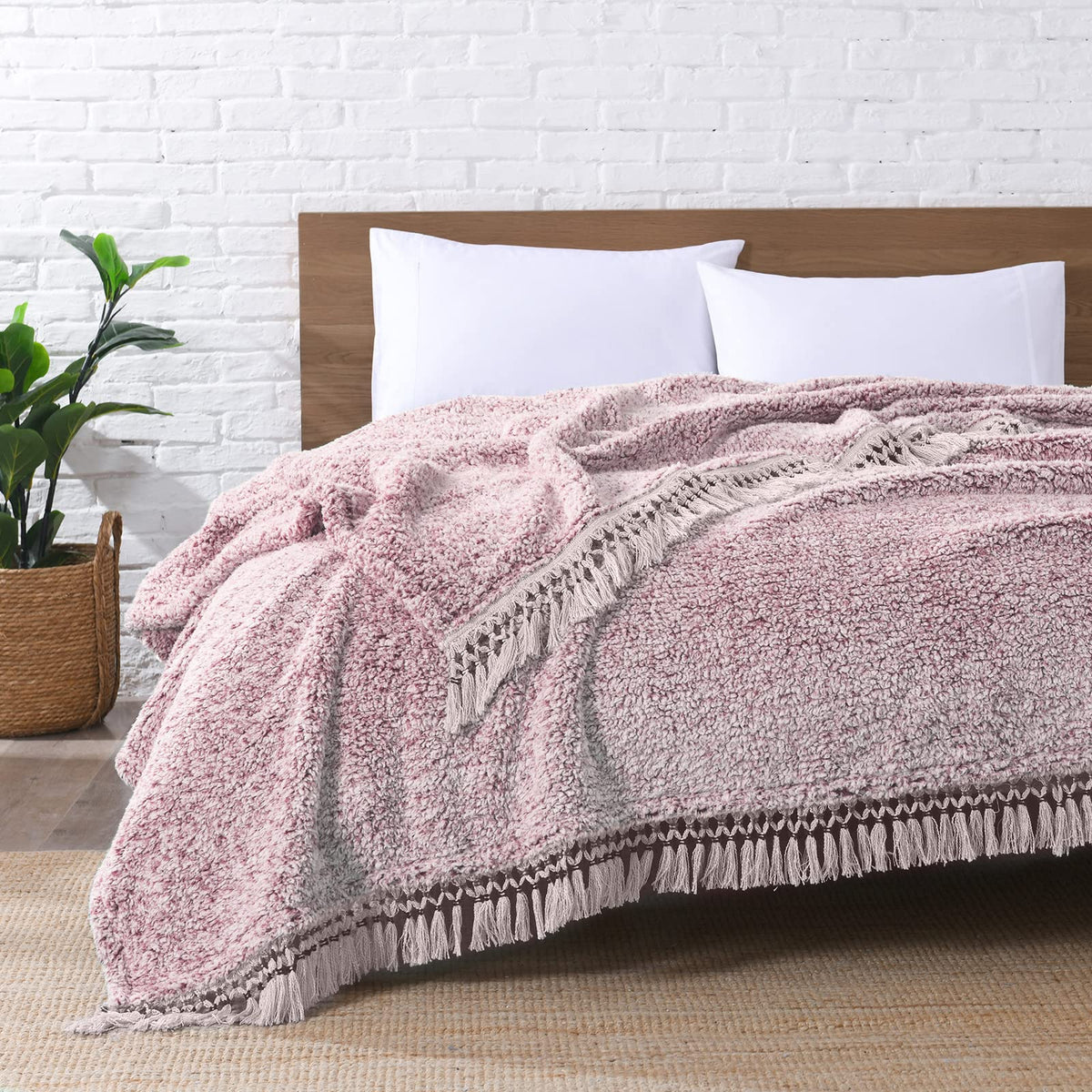 Ultra Soft Fleece Sherpa Blanket King Size,Lightweight Cozy Boho Bed Blanket with Decorative Tassel, Pattern Reversible, 2 Tones Ombre Light Brown,104”x90”