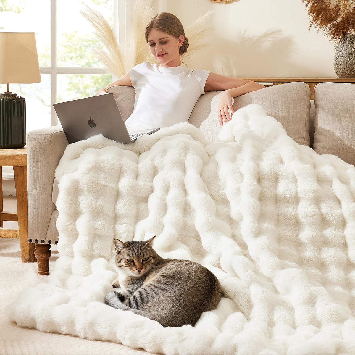 L'AGRATY Faux Rabbit Fur Throw Blanket for Couch, 50'' x 60'', Cocoa Brown