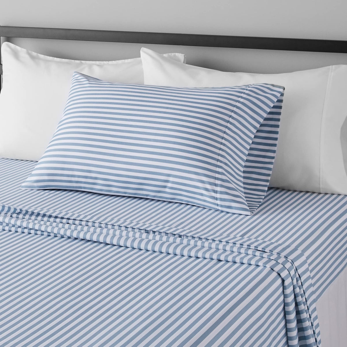 Amazon Basics Lightweight Breathable Wrinkle-Free Brushed Microfiber 3-Piece Bed Sheet Set with 14-Inch Deep Pockets, Twin, Bright White, Solid
