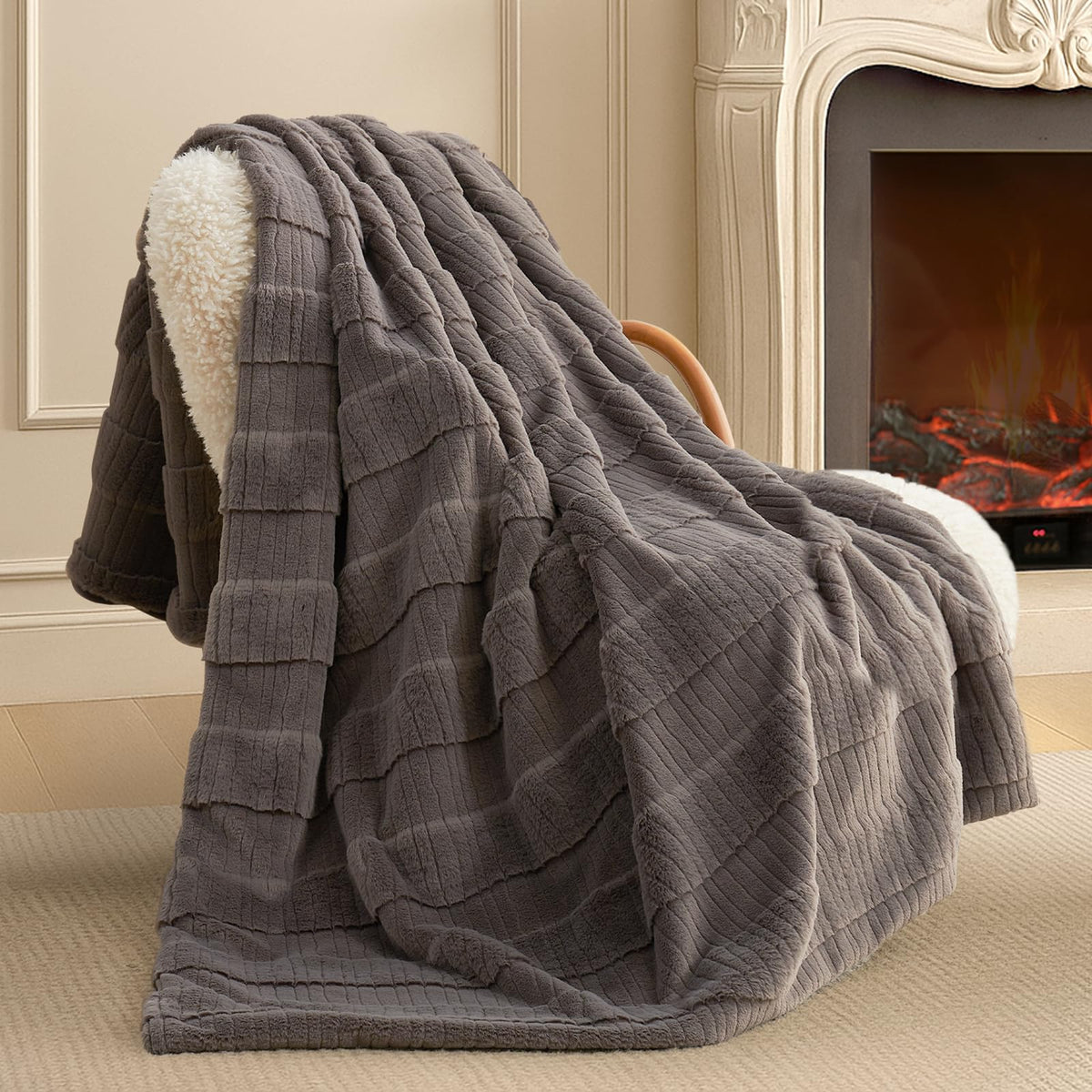 Amélie Home Soft Striped Faux Fur Throw Blanket for Couch, Beige, 55"x70"