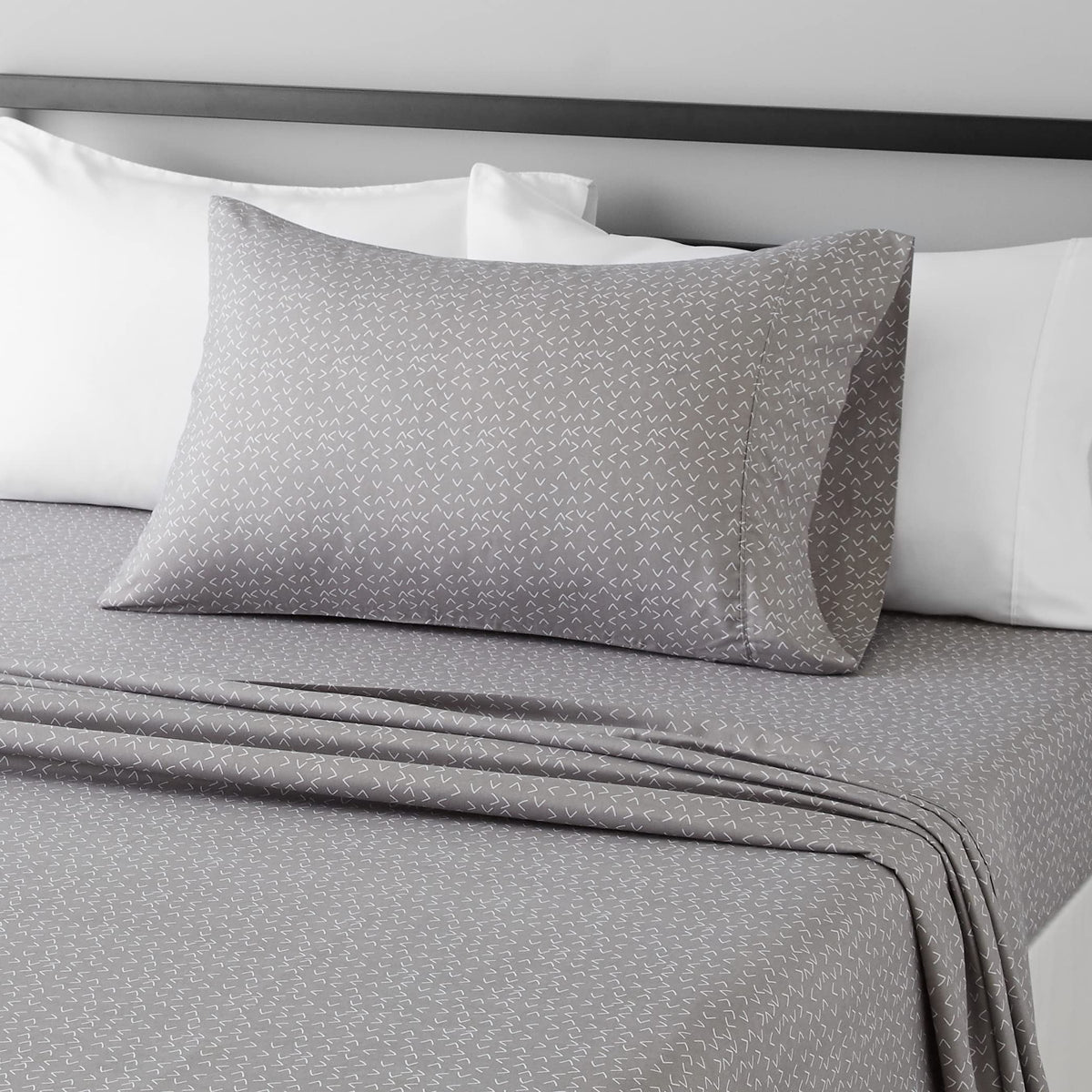 Amazon Basics Lightweight Breathable Wrinkle-Free Brushed Microfiber 3-Piece Bed Sheet Set with 14-Inch Deep Pockets, Twin, Bright White, Solid