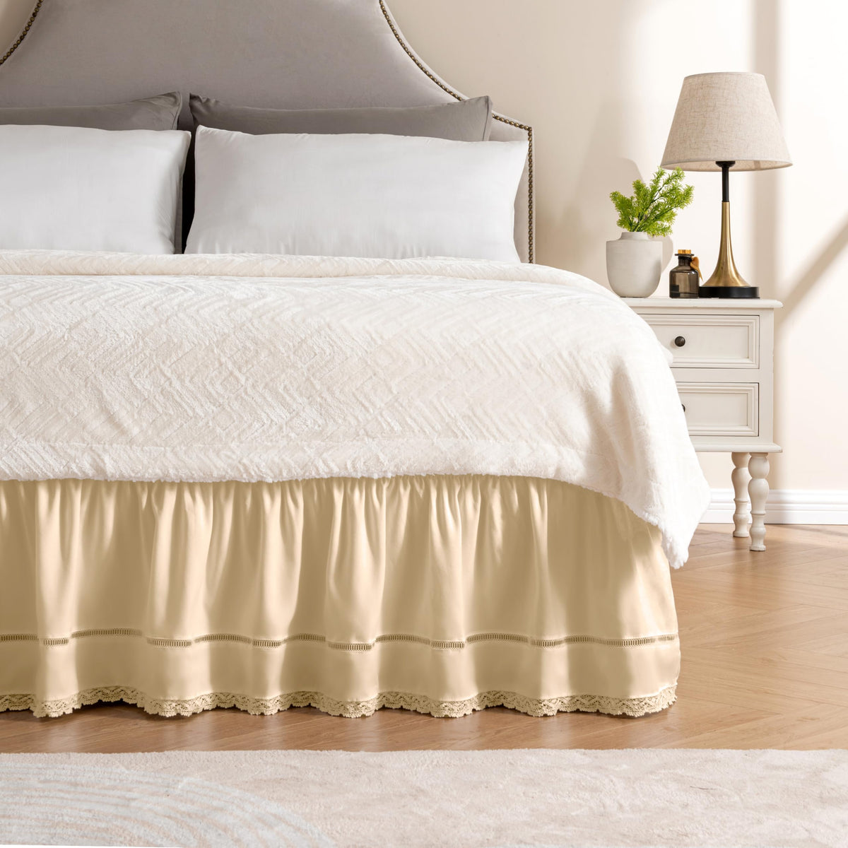 MIYE Wrap Around Ruffled Lace Bed Skirt, Elastic Dust Ruffle with Adjustable Belts, Easy to Put On, Bed Frame Cover, Machine Washable (Floral Lace/White, King/Queen-15 Drop)