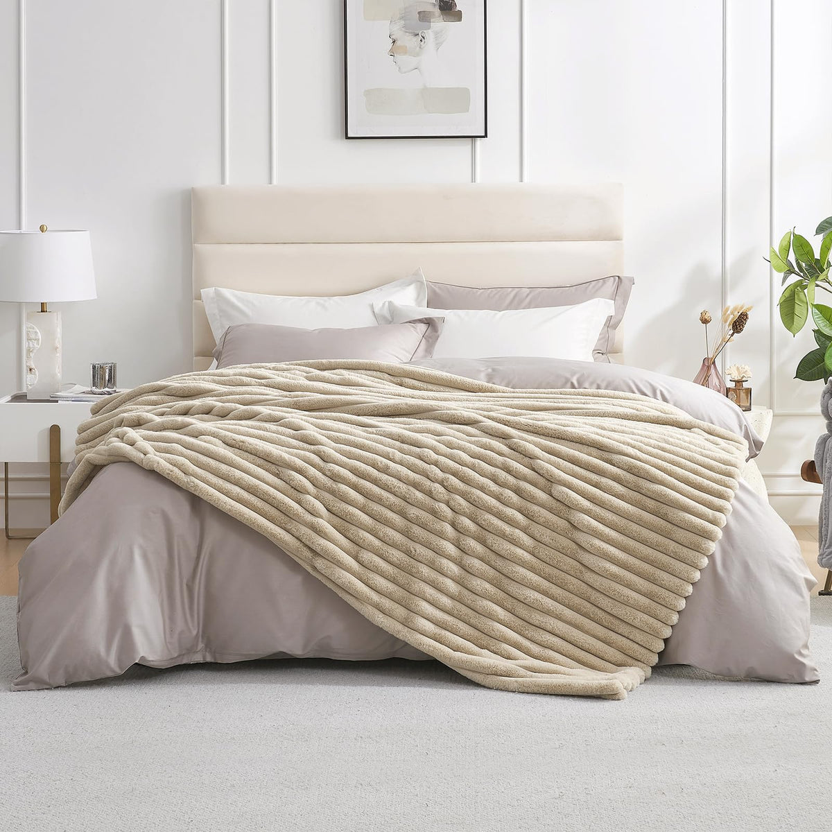 Amélie Home Soft Striped Faux Fur Throw Blanket for Couch, Beige, 55"x70"