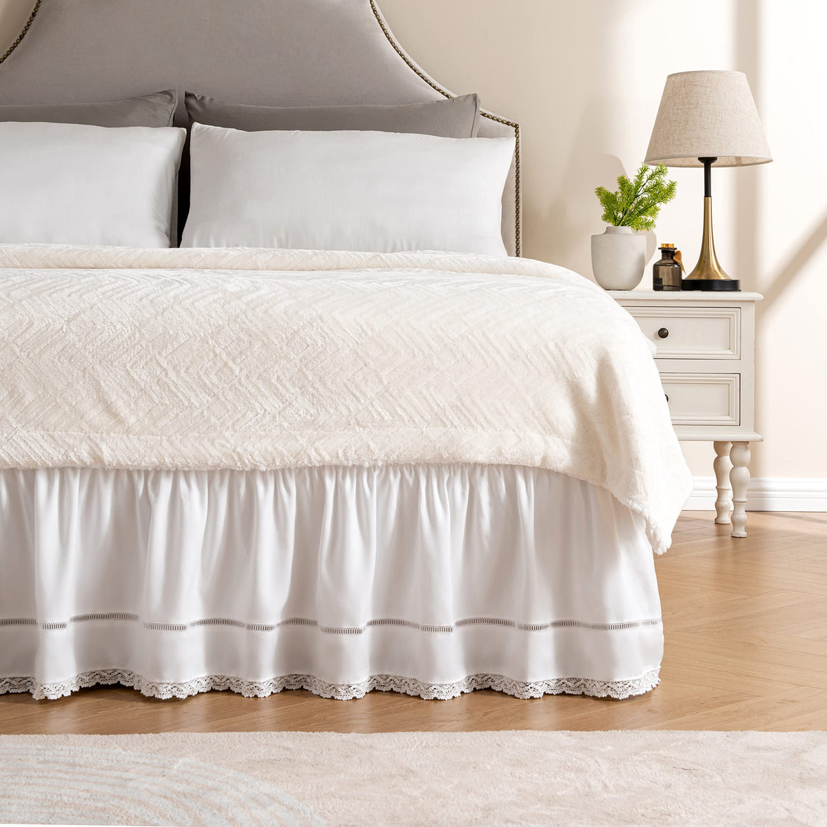 MIYE Wrap Around Ruffled Lace Bed Skirt, Elastic Dust Ruffle with Adjustable Belts, Easy to Put On, Bed Frame Cover, Machine Washable (Floral Lace/White, King/Queen-15 Drop)