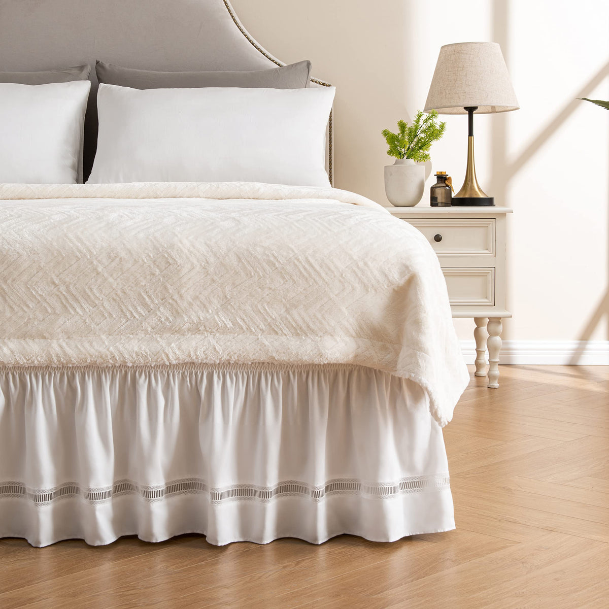 MIYE Wrap Around Ruffled Lace Bed Skirt, Elastic Dust Ruffle with Adjustable Belts, Easy to Put On, Bed Frame Cover, Machine Washable (Floral Lace/White, King/Queen-15 Drop)