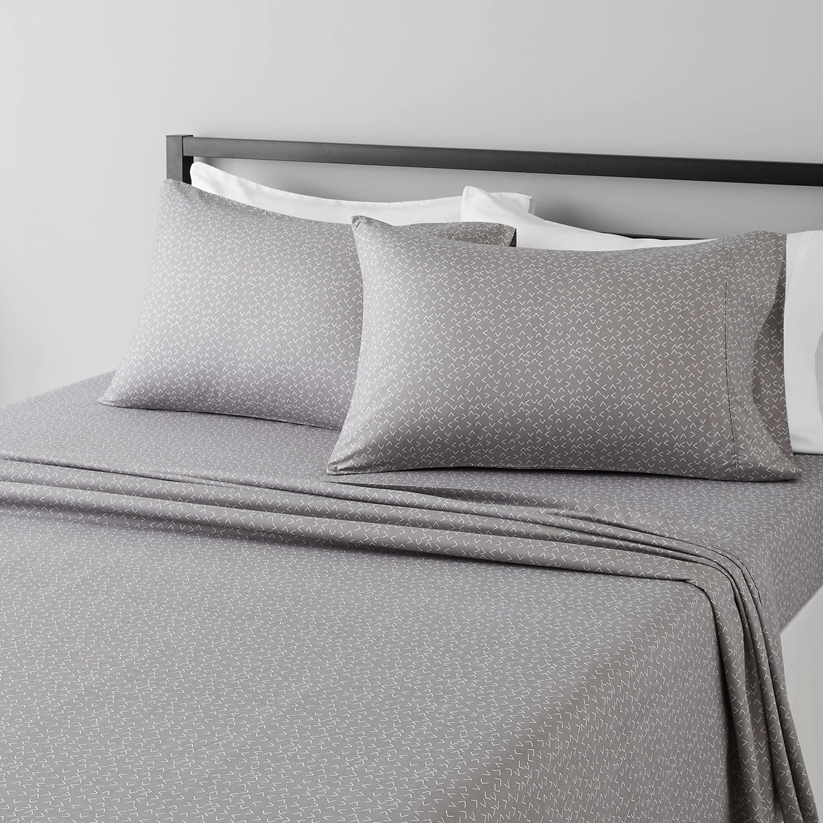 Amazon Basics Lightweight Breathable Wrinkle-Free Brushed Microfiber 3-Piece Bed Sheet Set with 14-Inch Deep Pockets, Twin, Bright White, Solid