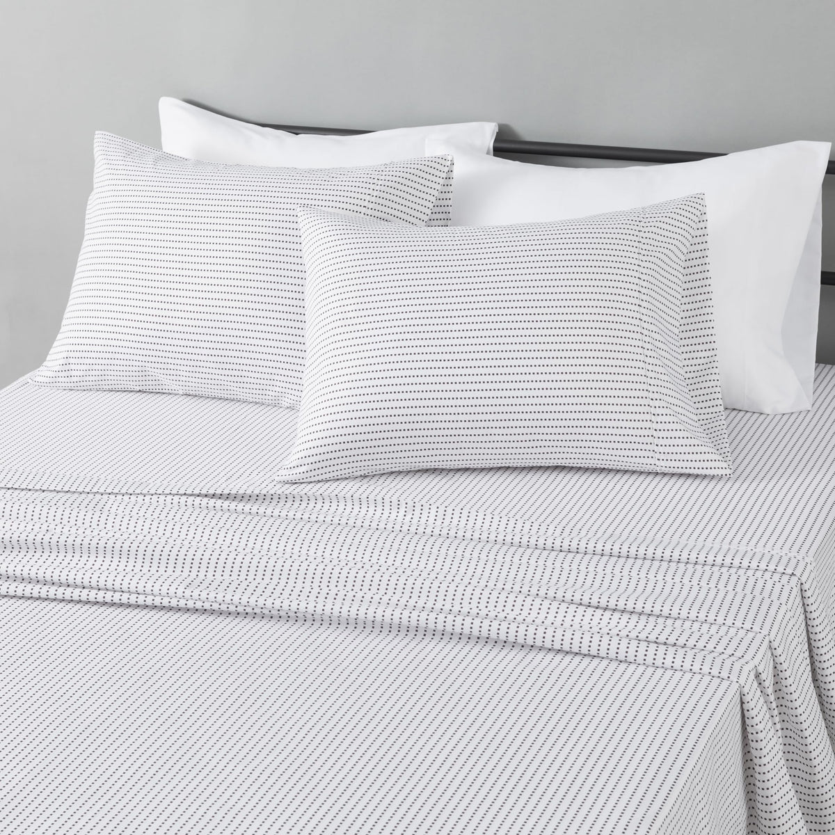 Amazon Basics Lightweight Breathable Wrinkle-Free Brushed Microfiber 3-Piece Bed Sheet Set with 14-Inch Deep Pockets, Twin, Bright White, Solid