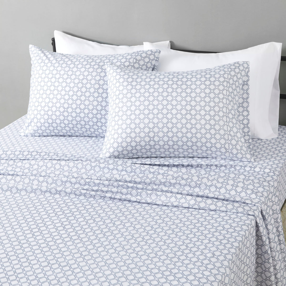 Amazon Basics Lightweight Breathable Wrinkle-Free Brushed Microfiber 3-Piece Bed Sheet Set with 14-Inch Deep Pockets, Twin, Bright White, Solid