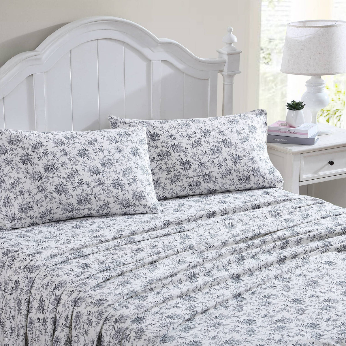 Laura Ashley - Queen Sheet Set with Fitted Sheet & Pillowcases