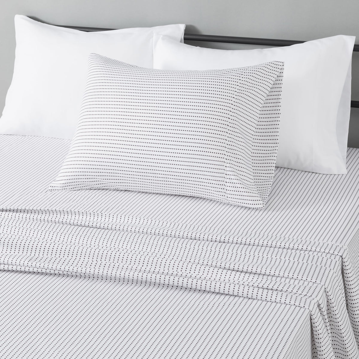 Amazon Basics Lightweight Breathable Wrinkle-Free Brushed Microfiber 3-Piece Bed Sheet Set with 14-Inch Deep Pockets, Twin, Bright White, Solid