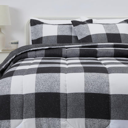 Amazon Basics Reversible Lightweight Microfiber All Season Comforter Blanket, Twin/Twin XL, Burgundy/Grey