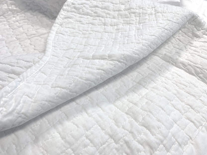 White Quilted Bed Skirt Dust Ruffle Matelasse Tailored 16" Drop (Queen)
