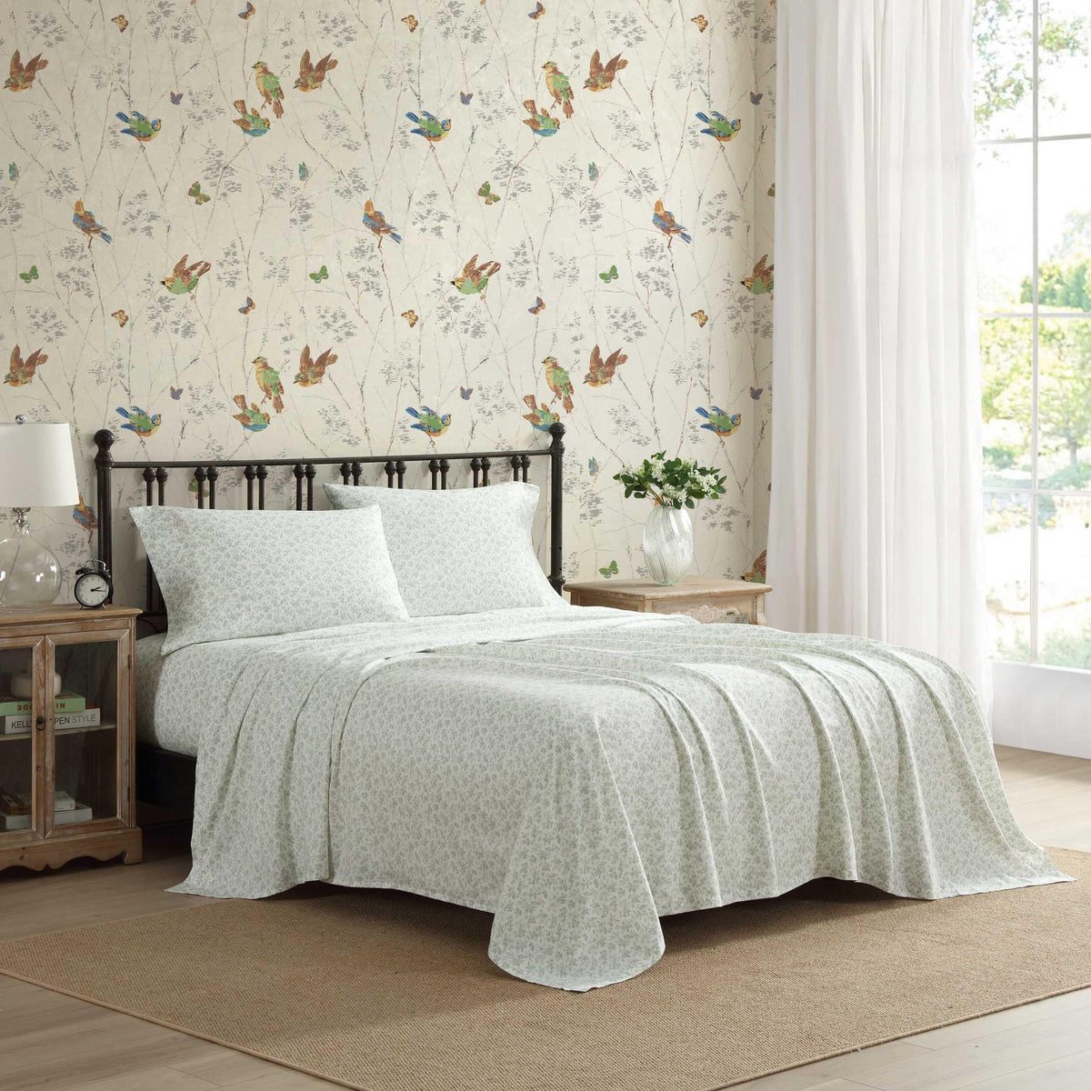 Laura Ashley - Queen Sheet Set with Fitted Sheet & Pillowcases